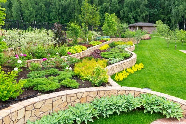 Aménagement paysagiste de jardin à Lantic